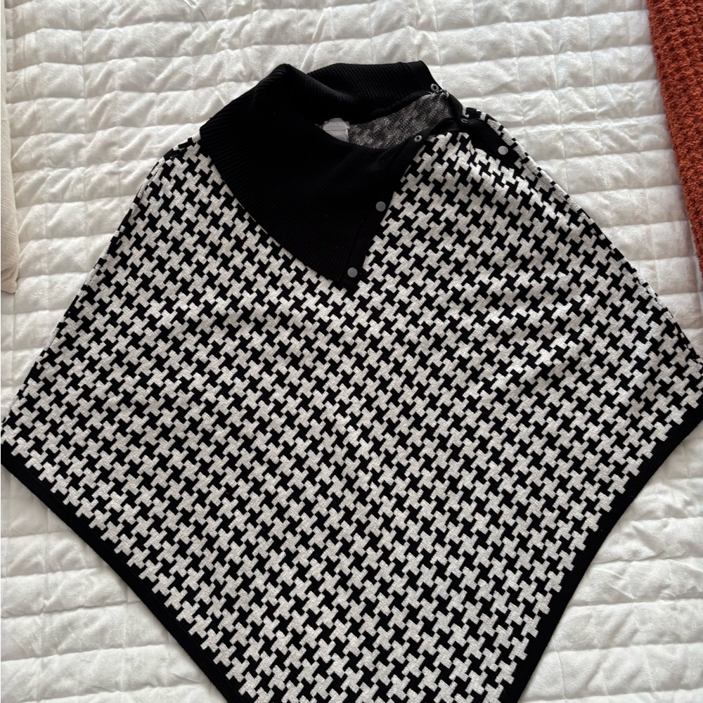 Chico's Black and White Houndstooth Poncho